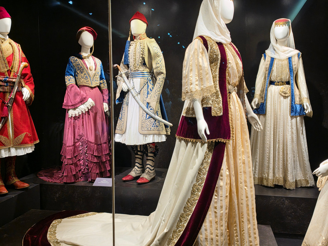 Victoria G. Karelias Collection of Greek Traditional Costumes-卡拉马塔必去景点