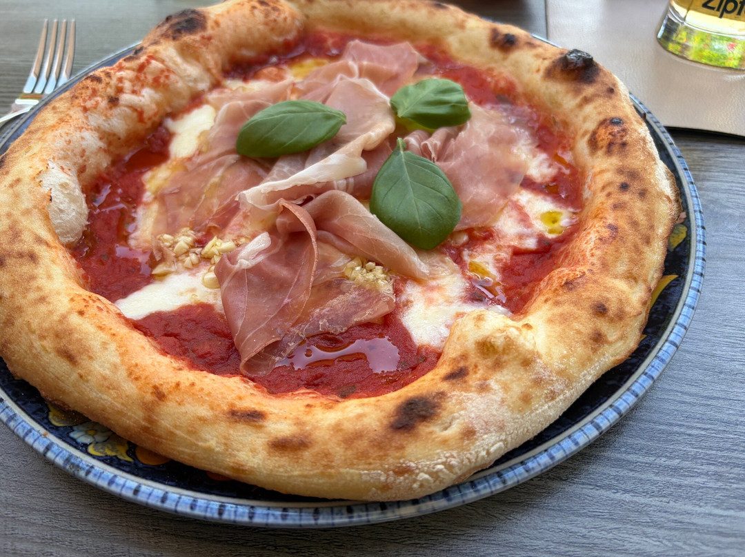 Basilikum Pizza Napoletana