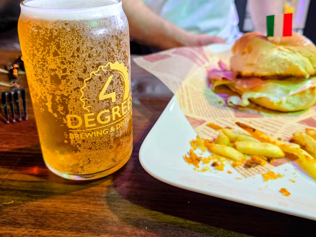 4 Degrees Brewing & Distilling-Smiths Falls必去景点
