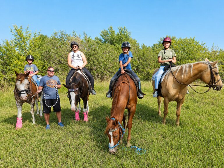 Christine's Horseback Riding-卡尼必去景点