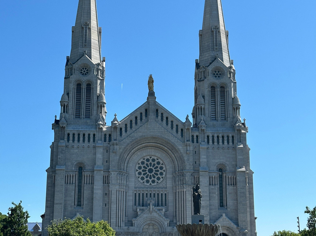 Shrine Of Saint-anne-de-beaupre-Sainte Anne de Beaupre必去景点