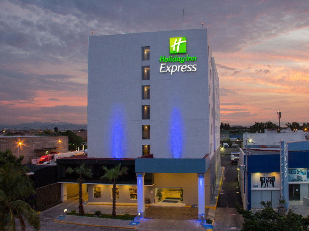 Holiday Inn Express 库利阿坎主图