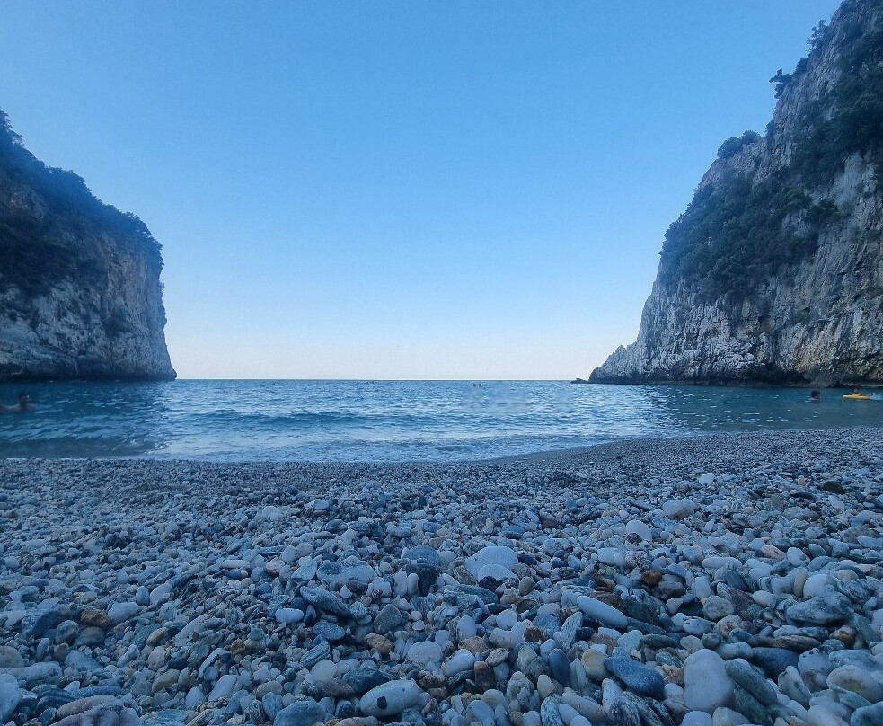 Fakistra Beach-Mouresi必去景点