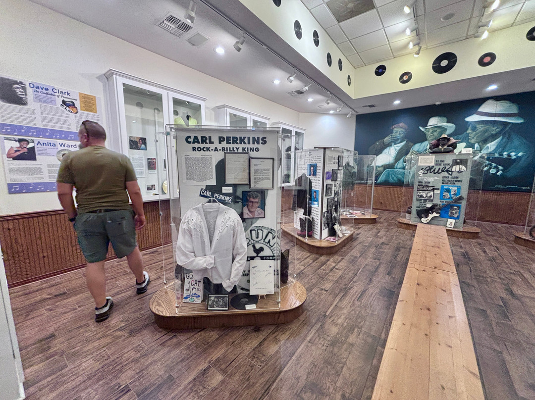 Tina Turner Museum  @ Flagg Grove School-Brownsville必去景点