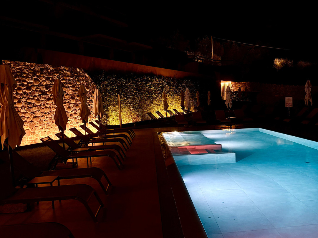 村庄酒店主图