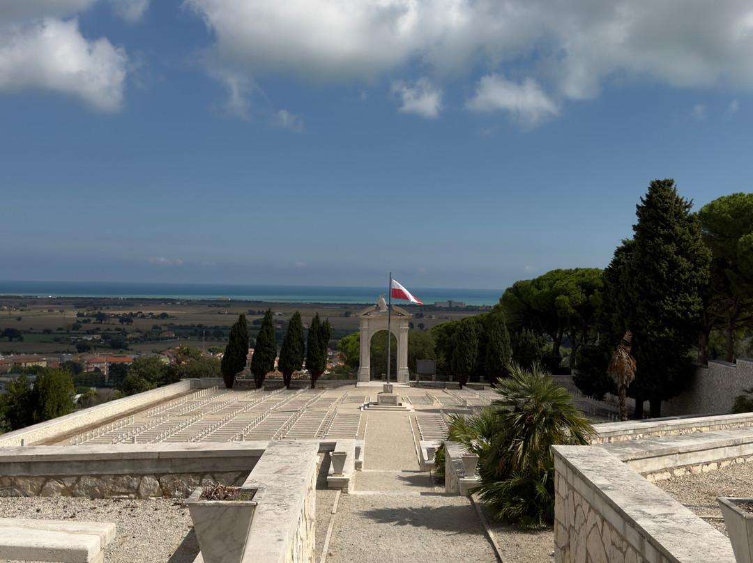 Polish War Cemetery-Loreto必去景点