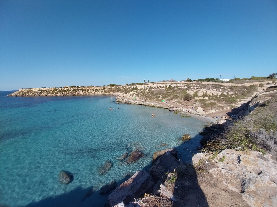 Scogliera Cala Azzurra-法维格纳纳必去景点