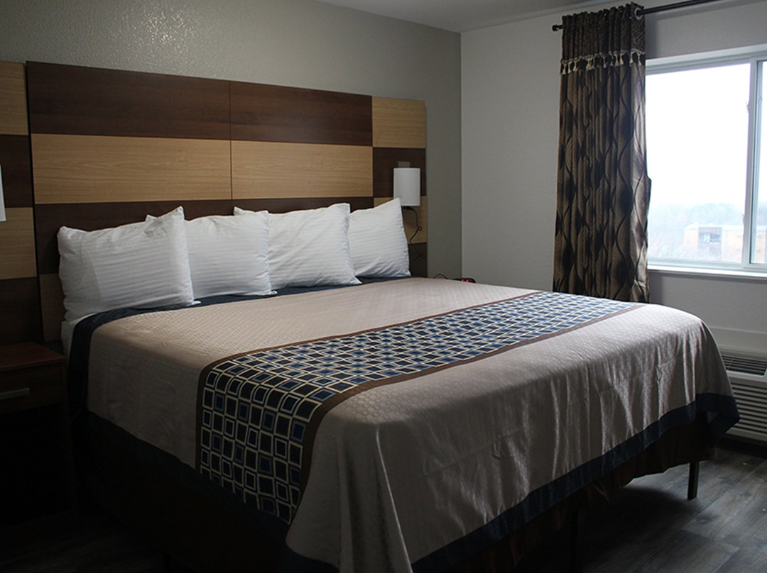 Coratel Inn & Suites by Jasper Inver Grove Heights