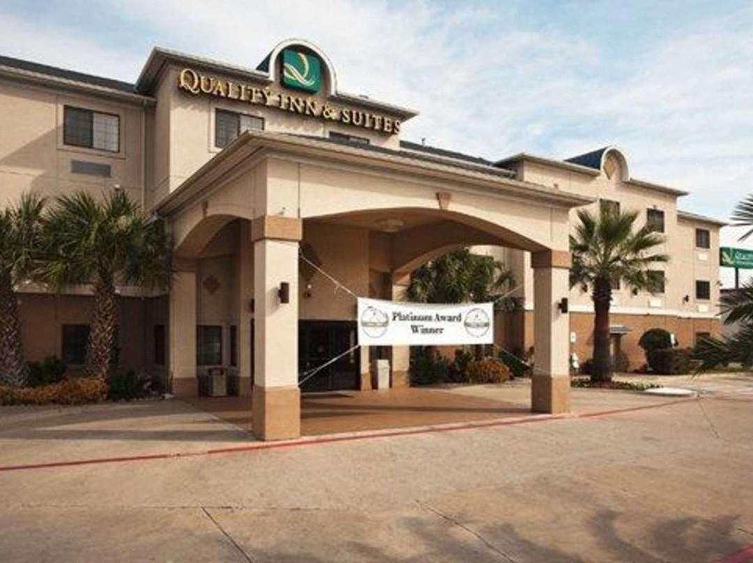 Quality Inn & Suites Near University主图