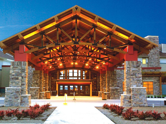 Trout Lake酒店住宿-Kewadin Shores Casino and Hotel