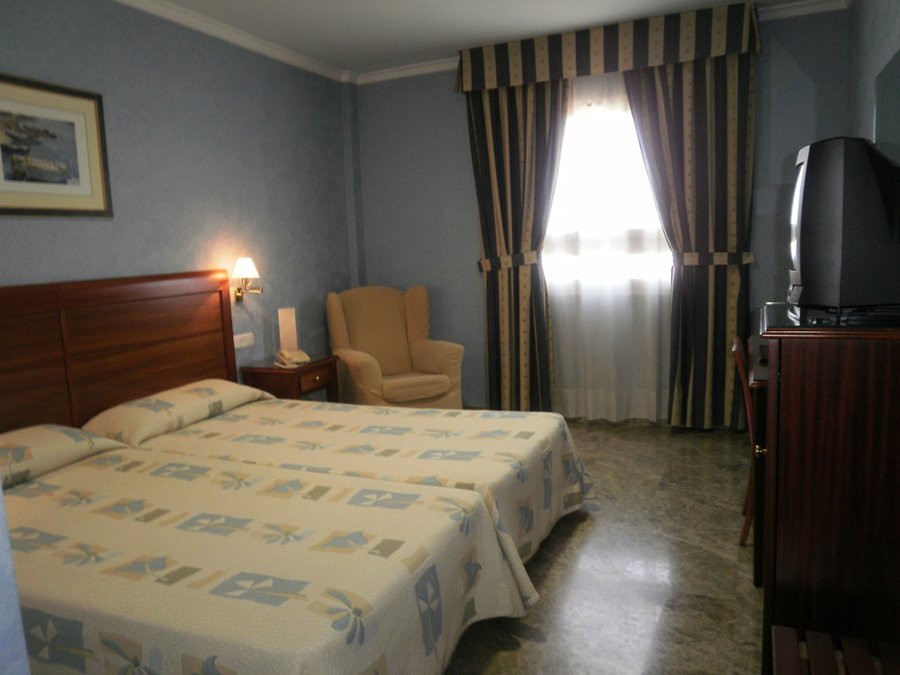 巴托斯酒店主图