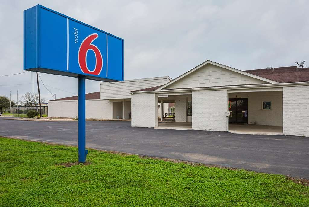 Motel 6 Madisonville TX主图
