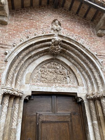 Santa Maria di Piazza Alta-Sarnano必去景点