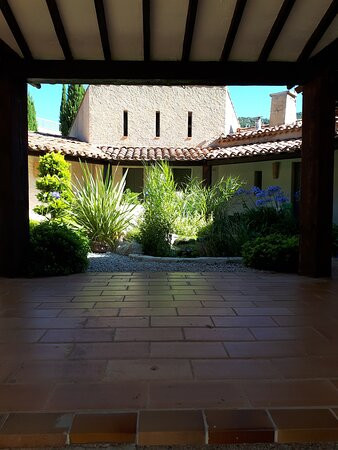 Auberge De Val Moureze主图