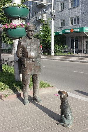 Sculpture of the Policeman-卡卢加必去景点