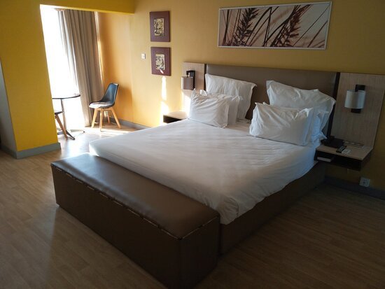 Cresta Oasis Hotel主图
