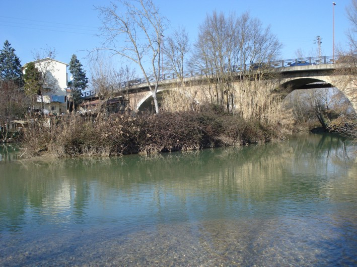 Ponte sul Chiascio景点图片