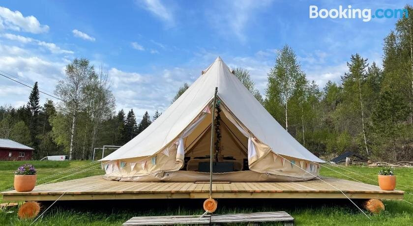 Yogalåva Glamping