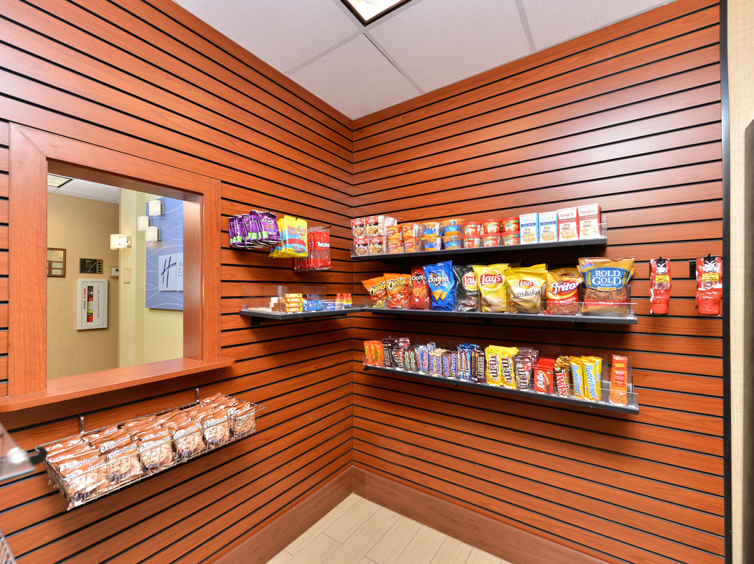 Holiday Inn Express & Suites San Diego Otay Mesa By IHG主图