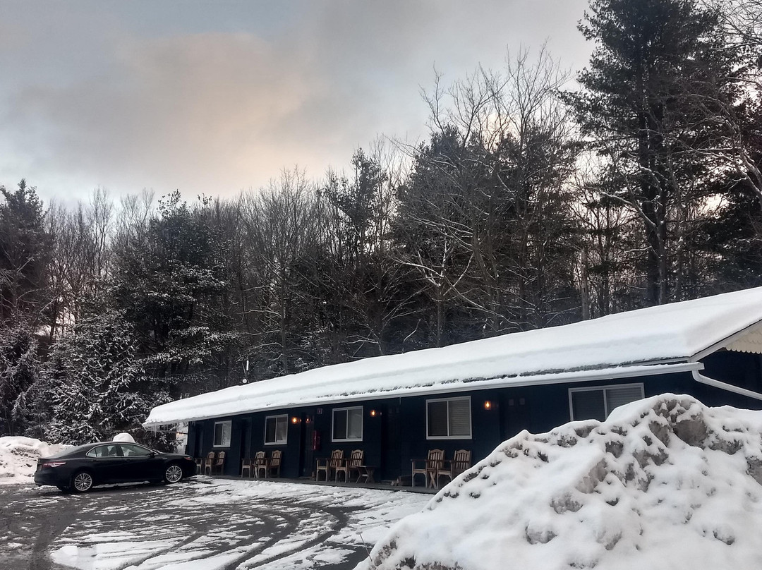 Eastwind Hotel & Bar主图