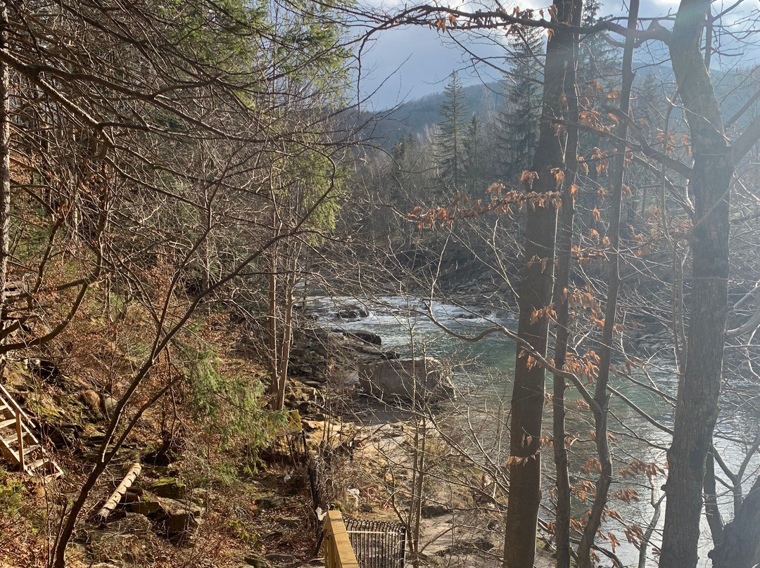 Probiy Waterfall-Yaremche必去景点