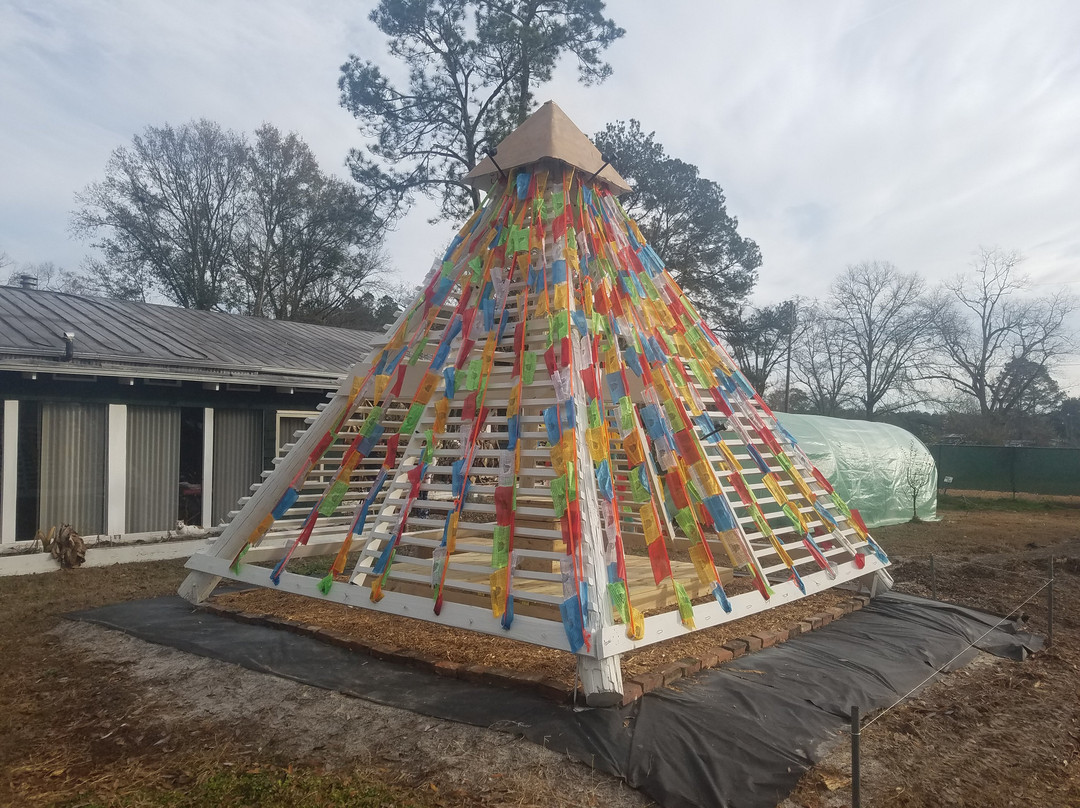 Brick Cslt Llc Home To Beebop Farm™景点图片