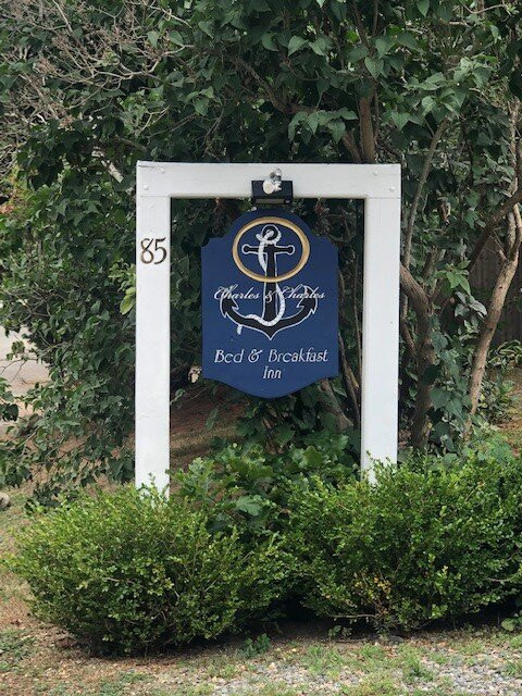 Charles & Charles主图