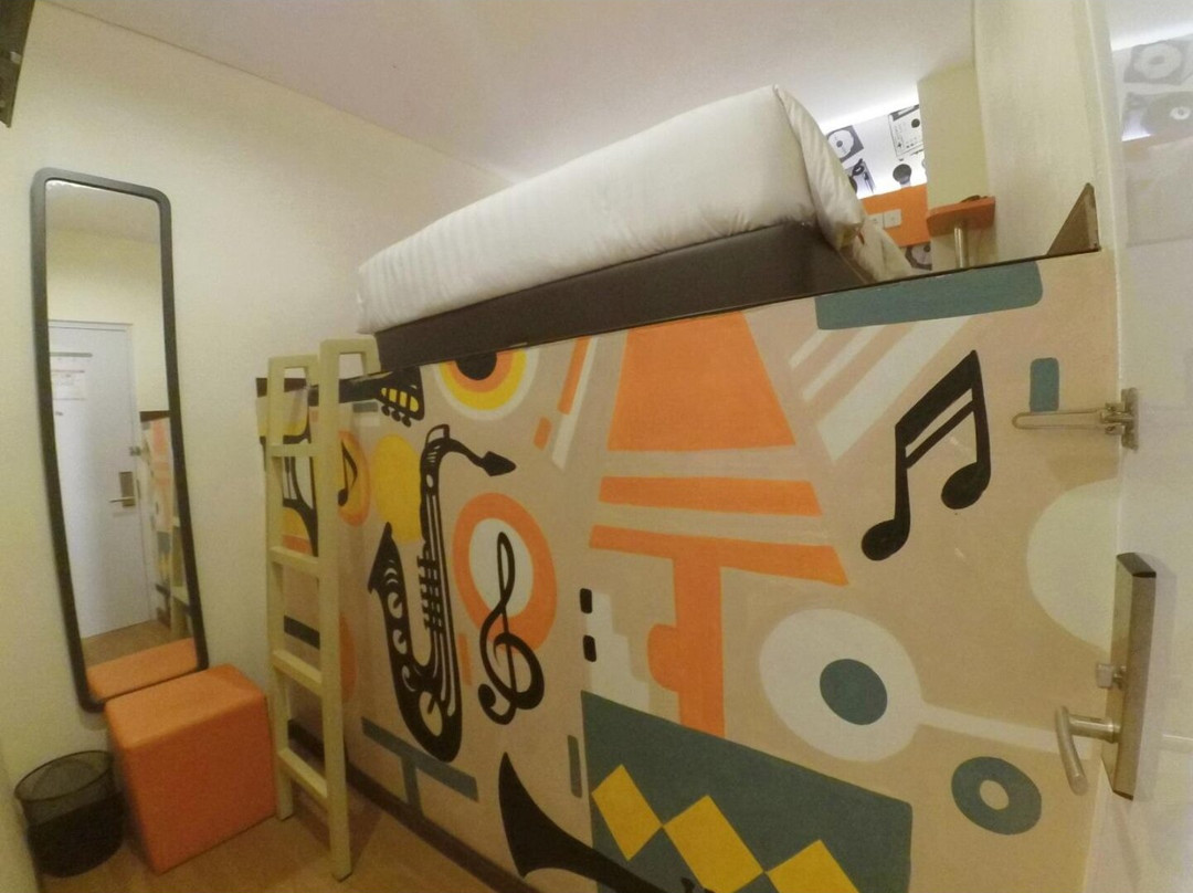 Front One Cabin Slamet Riyadi主图