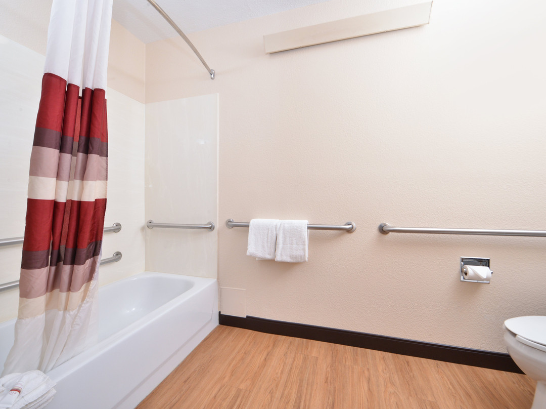 Super 8 by Wyndham Deerfield/Northbrook主图