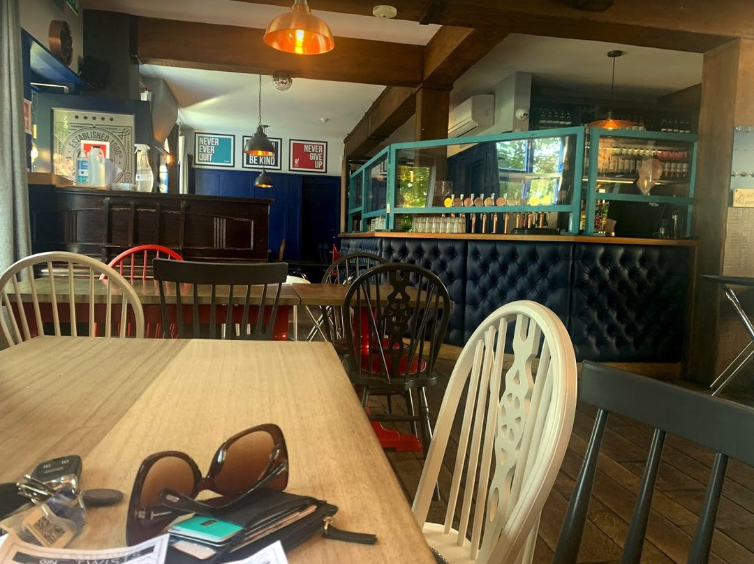 老公牛酒店主图