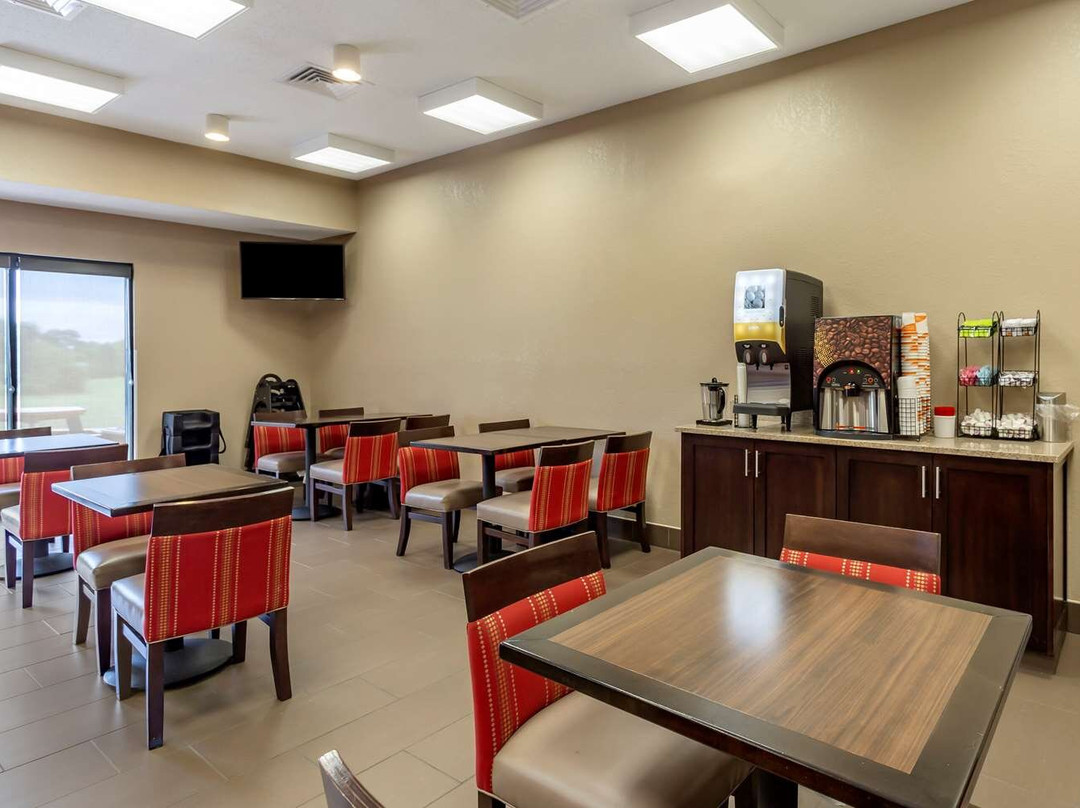 Comfort Inn & Suites主图