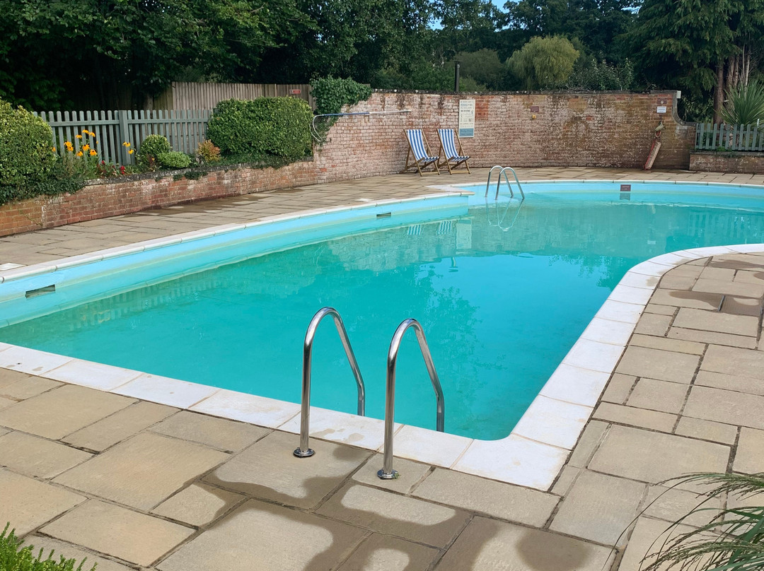 阿可仑伯利庄园酒店主图