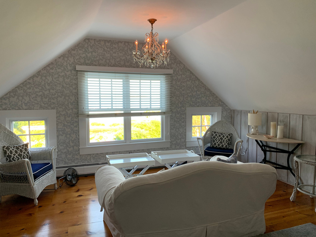 A Little Inn On Pleasant Bay主图