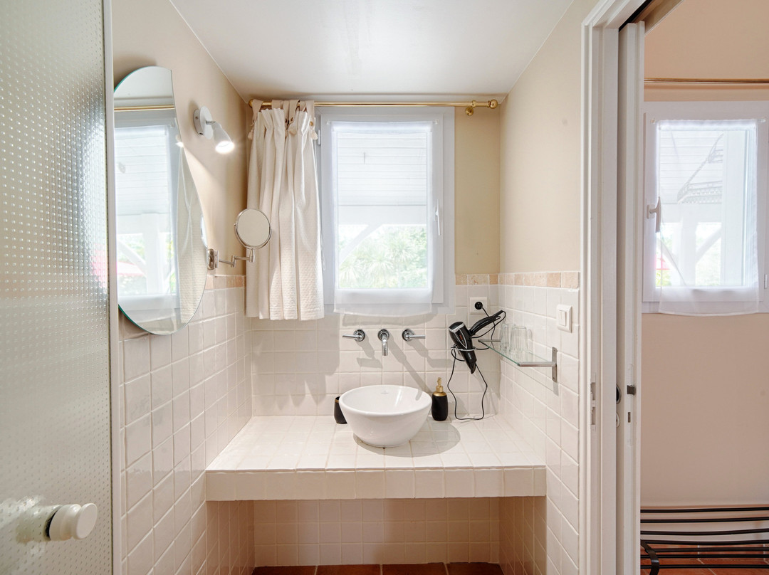 Les Arabesques主图