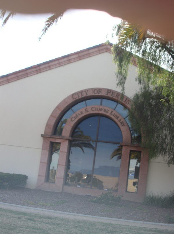 City Perris Cesar E. Chavez Library-佩里斯必去景点