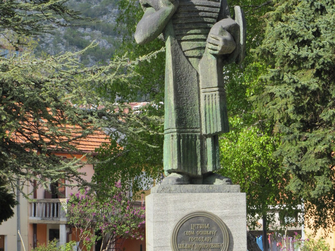 Monument to Ivan Crnojevic-Cetinje必去景点