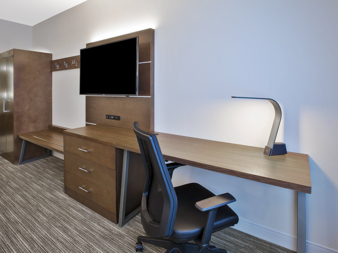 Holiday Inn Express & Suites Okemos - University Area by IHG主图