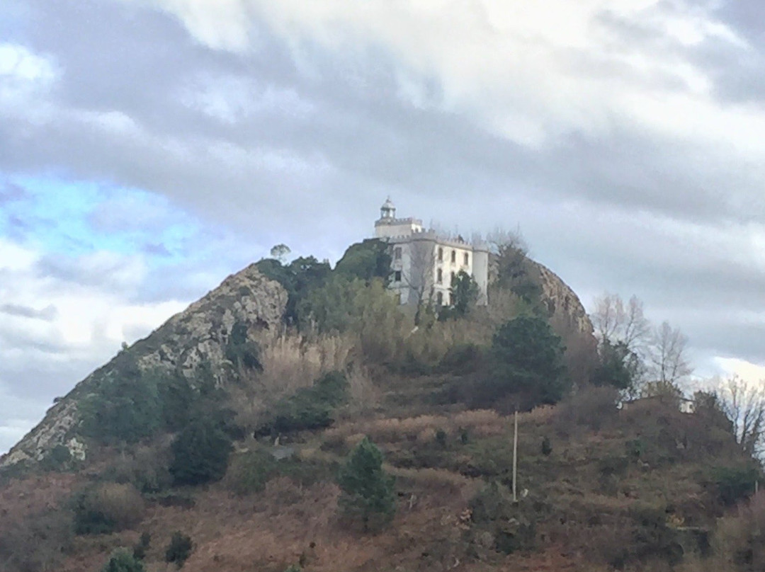 Faro de la Plata景点图片