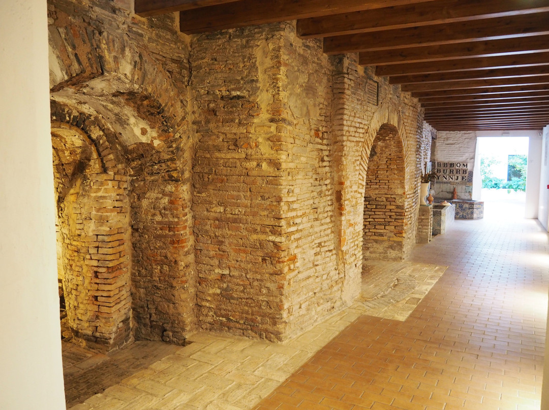 Hotel Triana Montalvan主图