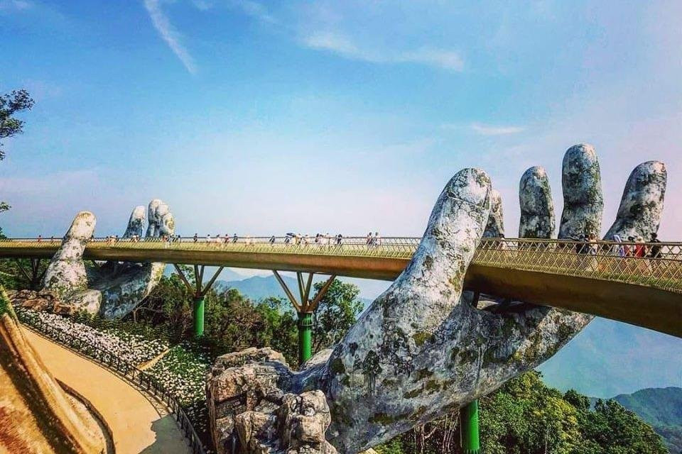 Golden Bridge Both Buddha Hands & Ba Na Hills Tour景点图片