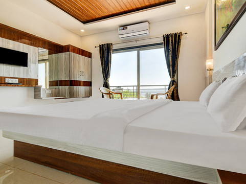 Aditya Hill View Inn主图