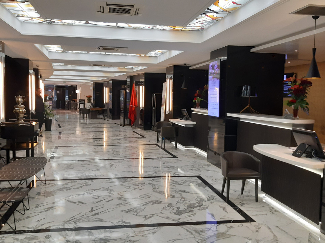 市中心皇家金色郁金香酒店主图