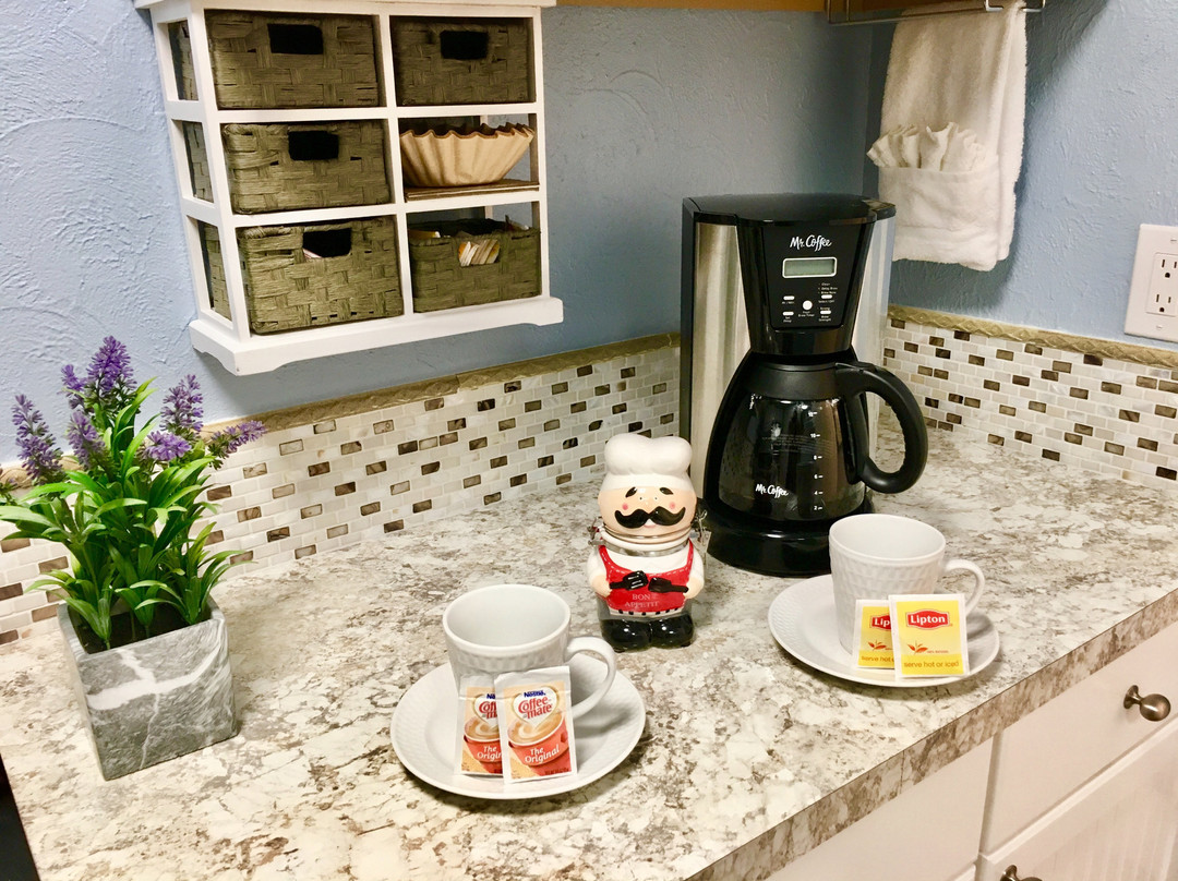 The Tradewinds Condominums主图