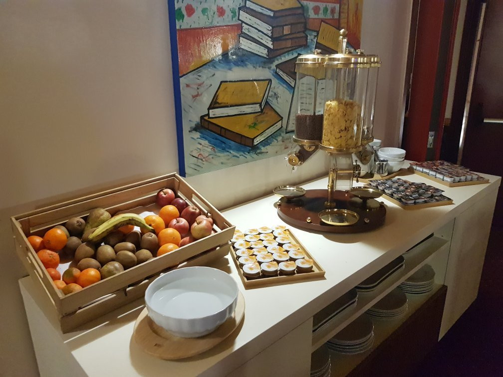 丽滋酒店主图
