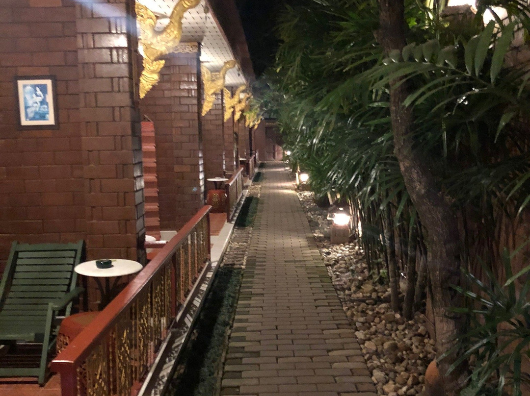 伊拉瓦迪度假酒店主图
