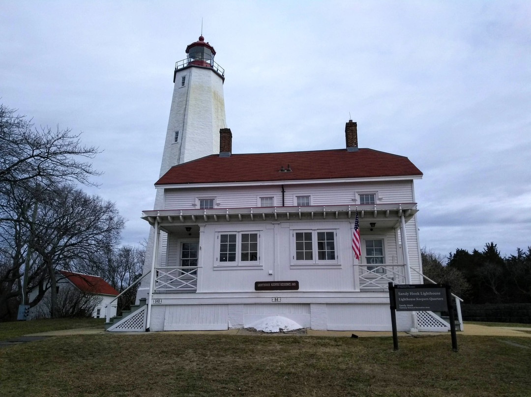 Sandy Hook Light House景点图片