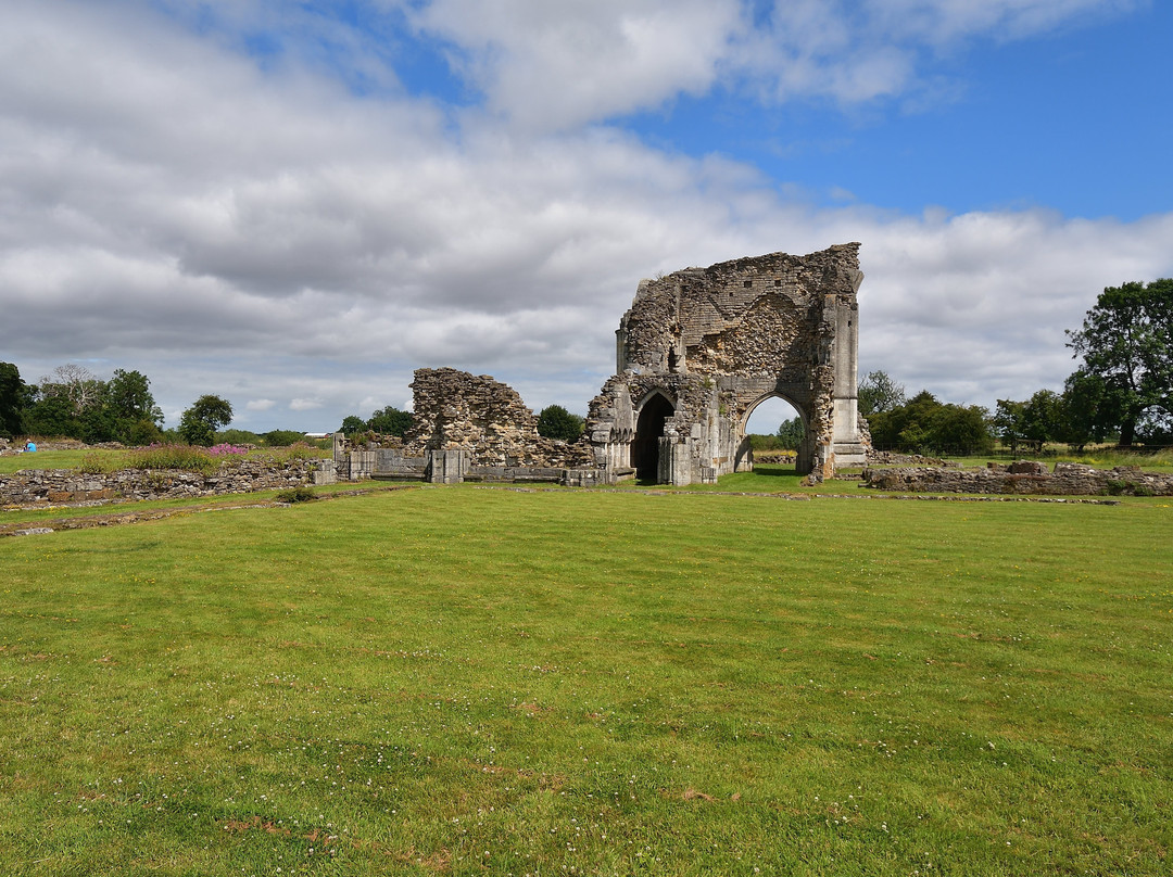 Thornton Abbey and Gatehouse景点图片