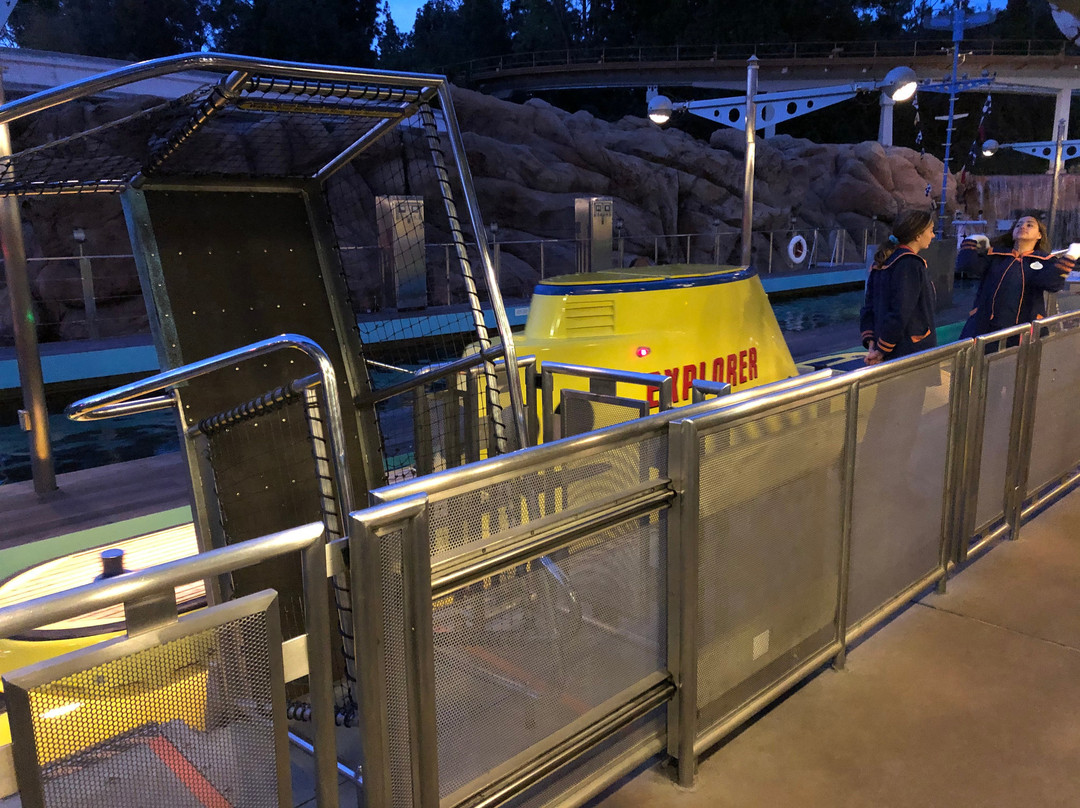 Finding Nemo Submarine Voyage-阿纳海姆必去景点