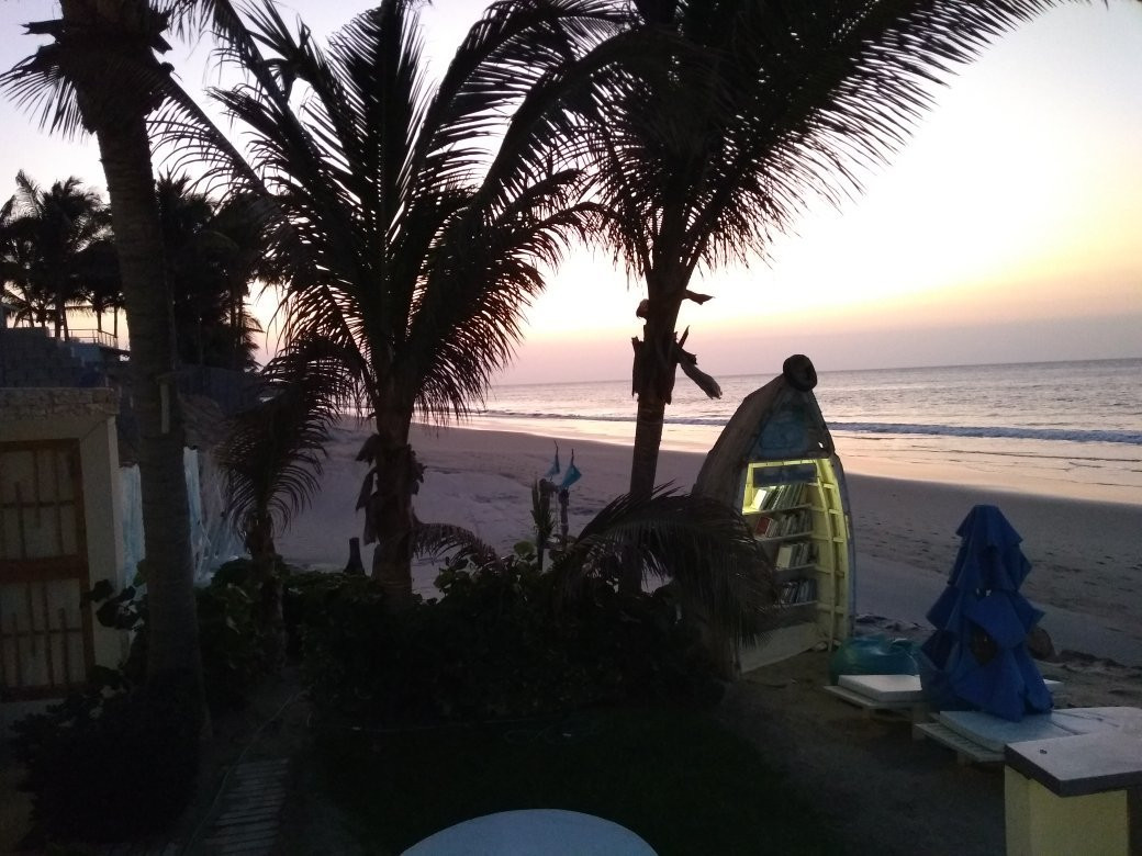 德克套房休息室&Spa酒店主图