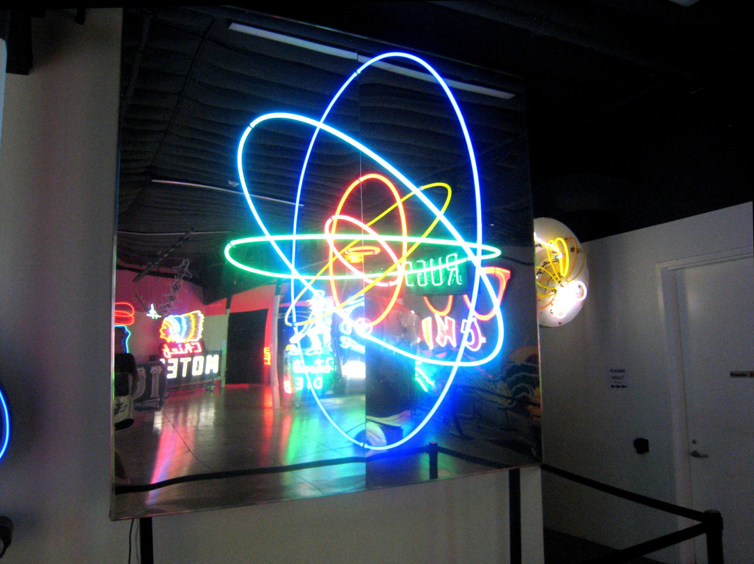 Museum of Neon Art景点图片